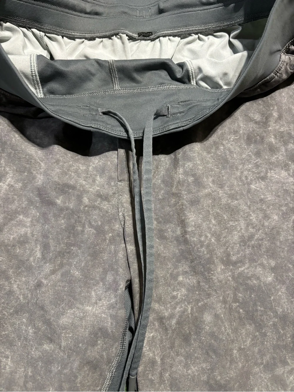 Ex condition! Mens Lululemon Linerless Drawstring Shorts Size M 7” inseam